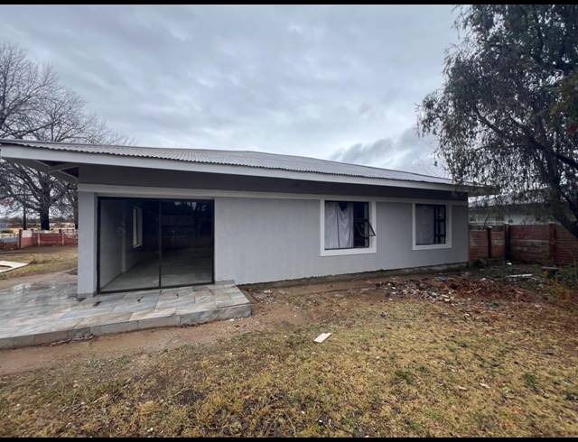 5 BEDROOM HOUSE FOR SALE IN THREE RIVERS